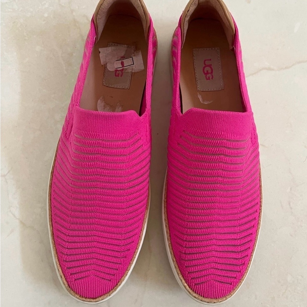 UGG Pink Sammy Wavy Shoe Size 9.5 - Picture 2 of 5